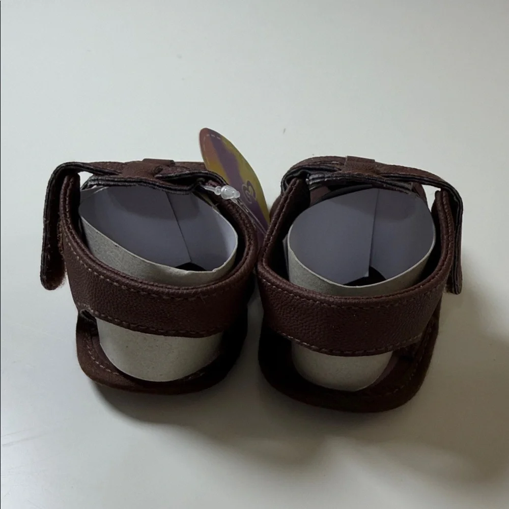 Kids‎ Brown Closed-Toe Adjustable Hook-and-Loop Sandals